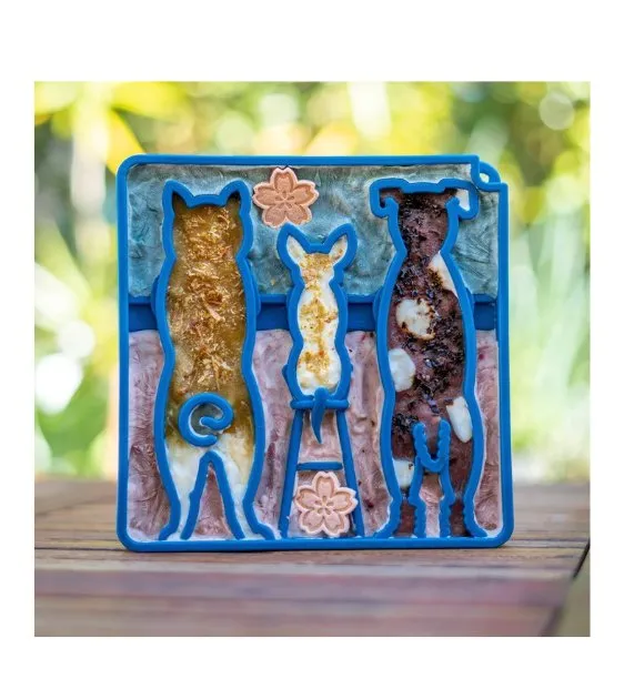 SodaPup Enrichment Feeding Tray For Dogs (Square / Blue Waiting Dogs)